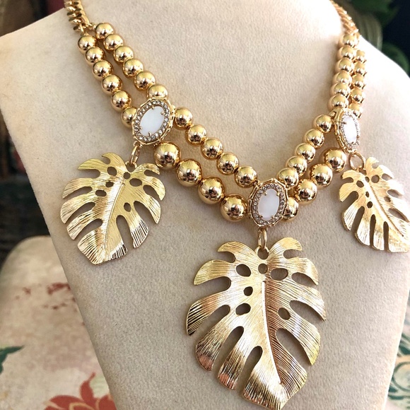LILLY PULITZER NECKLACE NWT EXQUISITE MONSTERA LEAF NECKLACE ⭐️JUNGLE VIBE GOLD - Picture 4 of 16